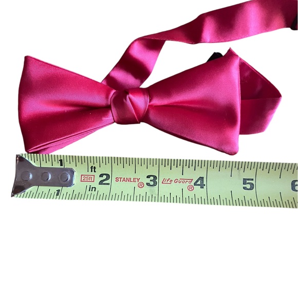 Wembley The Great American Tie Men’s Red 2 1/4" Band Bow & Black Clip Bow 2 3/4” - Picture 9 of 11